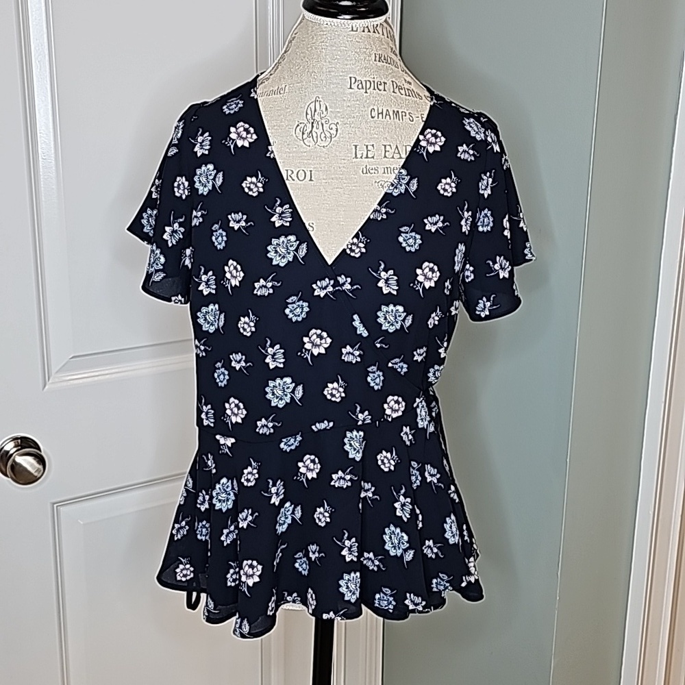 Ann Taylor LOFT Navy And Pink Floral V-Neck Blouse Top - Size Medium - Picture 2 of 7